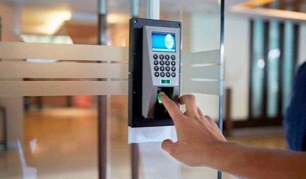 Controle de acesso e abridor de porta