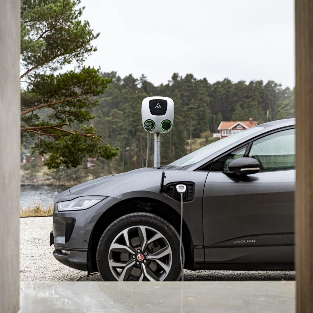 Carregador de carro elétrico duplo com wifi 2 x 22kW Charge Amps Aura Sockets com referência 101010 à marca CHARGE AMPS