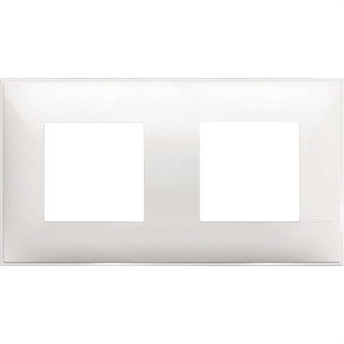 Moldura decorativa para módulos 2x2 branco Classia com referência R4802M2RW da marca BTICINO