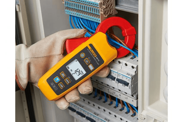 Pinça amperimétrica para correntes de fuga de verdadeiro valor eficaz Fluke 368 FC com referência 4709907 à marca FLUKE