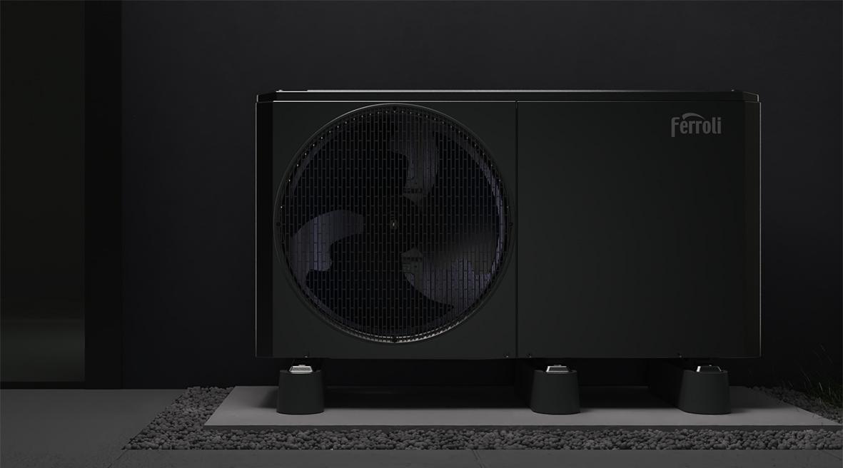 Bomba de calor aerotérmica monobloco R290 Ferroli OMNIA Life M 4 kW com controle com referência 4B4770049 à marca FERROLI